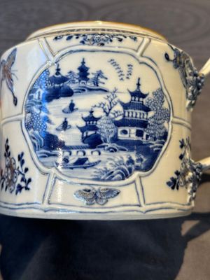 A Chinese blue and white teapot depicting the Whampoa Pagoda and the Pearl River, Qianlong — 照片 12