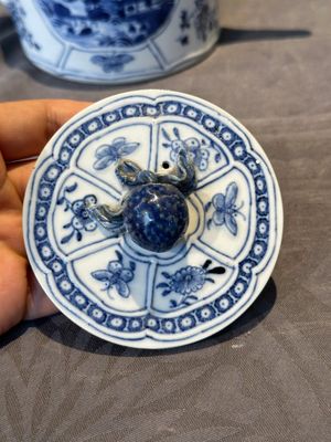 A Chinese blue and white teapot depicting the Whampoa Pagoda and the Pearl River, Qianlong — 照片 5