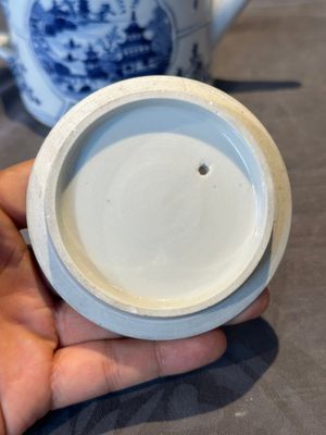 A Chinese blue and white teapot depicting the Whampoa Pagoda and the Pearl River, Qianlong — 照片 6