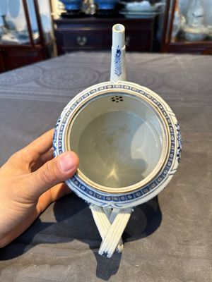 A Chinese blue and white teapot depicting the Whampoa Pagoda and the Pearl River, Qianlong — 照片 7