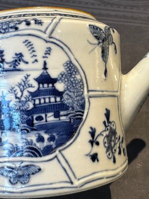 A Chinese blue and white teapot depicting the Whampoa Pagoda and the Pearl River, Qianlong — 照片 8