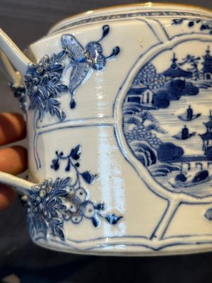 A Chinese blue and white teapot depicting the Whampoa Pagoda and the Pearl River, Qianlong — 照片 9