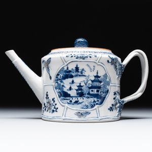 A Chinese blue and white teapot depicting the Whampoa Pagoda and the Pearl River, Qianlong — 照片 4