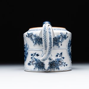 A Chinese blue and white teapot depicting the Whampoa Pagoda and the Pearl River, Qianlong — 照片 5