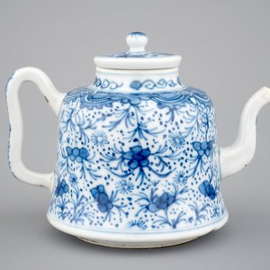 Une théière en porcelaine de Chine, époque Kangxi, ca. 1700 — photo 4