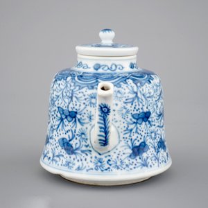 Une théière en porcelaine de Chine, époque Kangxi, ca. 1700 — photo 5