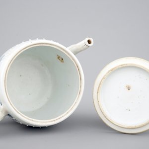 A Chinese blue and white teapot, Kangxi, ca. 1700 — photo 6