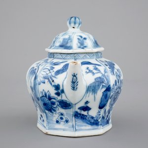 Une théière en porcelaine de Chine, époque Kangxi, ca. 1700 — photo 5