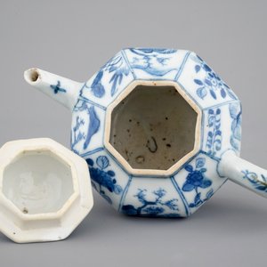 Une théière en porcelaine de Chine, époque Kangxi, ca. 1700 — photo 6
