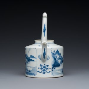 A Chinese blue and white teapot with a fine landscape, Chenghua mark, Kangxi — 照片 5