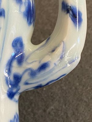 A Chinese blue and white teapot with a phoenix-shaped spout, Kangxi — photo 11