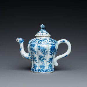 A Chinese blue and white teapot with a phoenix-shaped spout, Kangxi — photo 2