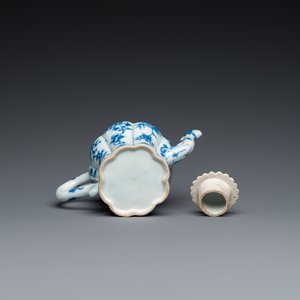A Chinese blue and white teapot with a phoenix-shaped spout, Kangxi — photo 7