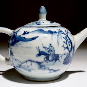 A Chinese blue and white teapot with a sage on a donkey, Kangxi — photo 4
