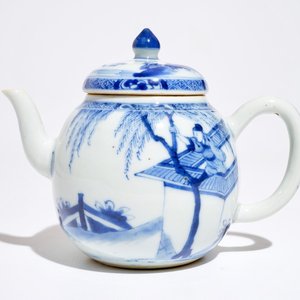 A Chinese blue and white teapot with a scene from "The Romance of the Western Chamber", Yongzheng — photo 1
