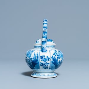 A Chinese blue and white teapot with bamboo-shaped spout and handle, Kangxi — 照片 3