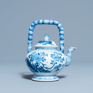 A Chinese blue and white teapot with bamboo-shaped spout and handle, Kangxi — 照片 4