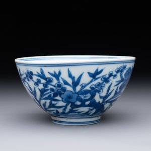 A Chinese blue and white 'Three friends of winter' bowl, Jiajing mark, Kangxi — 照片 3