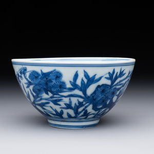 A Chinese blue and white 'Three friends of winter' bowl, Jiajing mark, Kangxi — 照片 4