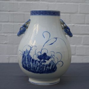 A Chinese blue and white 'Three friends of winter' hu vase, Qianlong mark, 19/20th C. — 照片 9