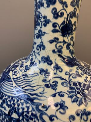 A Chinese blue and white 'tianqiuping' vase with dragon design, 20th C. — photo 10
