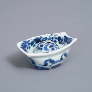 A Chinese blue and white trick cup, Transitional period — photo 8