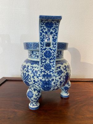 A Chinese blue and white tripod censer, Daoguang mark and of the period — 照片 2