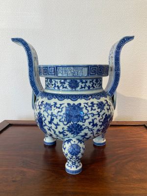 A Chinese blue and white tripod censer, Daoguang mark and of the period — 照片 3