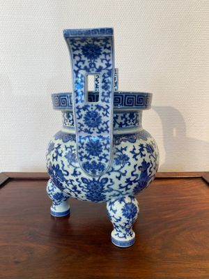 A Chinese blue and white tripod censer, Daoguang mark and of the period — 照片 4
