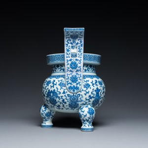 A Chinese blue and white tripod censer, Daoguang mark and of the period — 照片 3