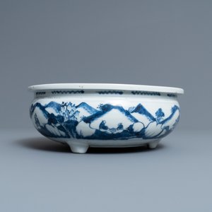 A Chinese blue and white tripod censer with figures in a mountainous landscape, Kangxi — photo 5