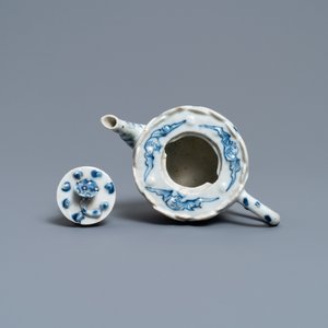 A Chinese blue and white tripod lotus-molded teapot and cover, Kangxi — photo 6