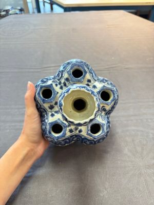 A Chinese blue and white tulip vase with floral design, 19th C. — photo 6
