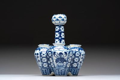 A Chinese blue and white tulip vase with floral design, 19th C.