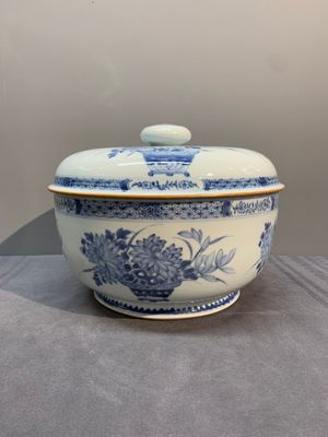 A Chinese blue and white tureen, a teapot and two dishes, Yongzheng/Qianlong — 照片 13