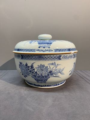 A Chinese blue and white tureen, a teapot and two dishes, Yongzheng/Qianlong — 照片 14