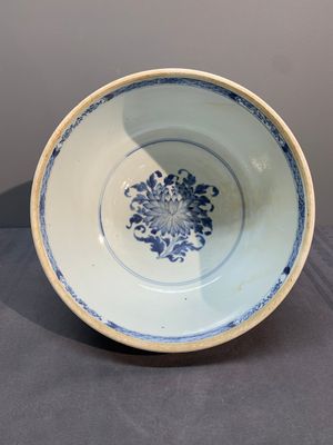 A Chinese blue and white tureen, a teapot and two dishes, Yongzheng/Qianlong — 照片 15