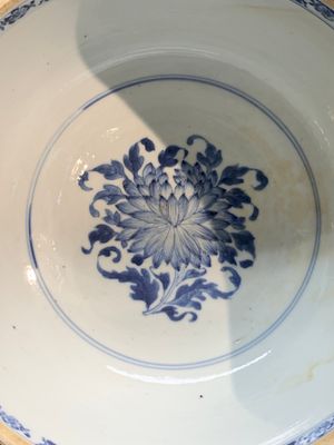 A Chinese blue and white tureen, a teapot and two dishes, Yongzheng/Qianlong — 照片 16