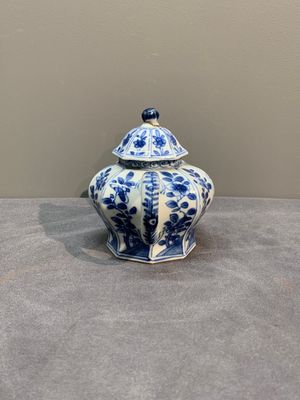 A Chinese blue and white tureen, a teapot and two dishes, Yongzheng/Qianlong — 照片 2