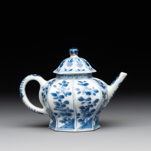 A Chinese blue and white tureen, a teapot and two dishes, Yongzheng/Qianlong — 照片 12