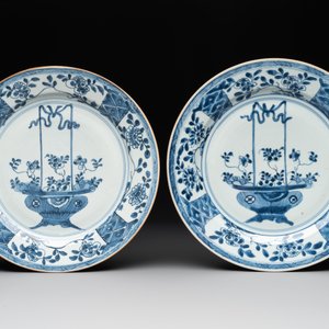 A Chinese blue and white tureen, a teapot and two dishes, Yongzheng/Qianlong — 照片 8