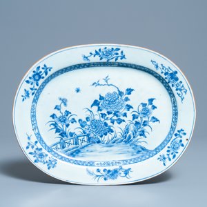 A Chinese blue and white tureen and cover on stand, Qianlong — photo 2