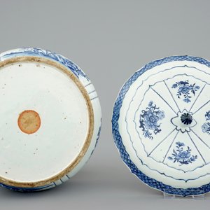 A Chinese blue and white tureen and cover, Qianlong, 18th C. — photo 6