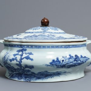 A Chinese blue and white tureen and cover with landscape design, Qianlong — 照片 3