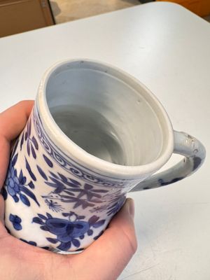 A Chinese blue and white twisted jug with floral design, Kangxi — photo 11