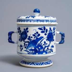A Chinese blue and white two-handled bowl and cover, Kangxi — photo 2