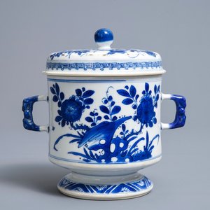 A Chinese blue and white two-handled bowl and cover, Kangxi — photo 4