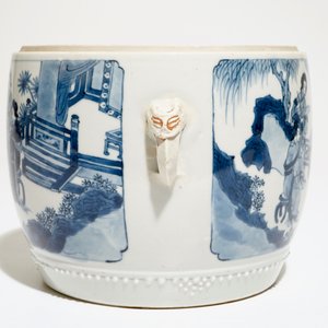 A Chinese blue and white two-handled cylindrical jar, Kangxi — photo 3