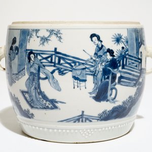 A Chinese blue and white two-handled cylindrical jar, Kangxi — photo 4