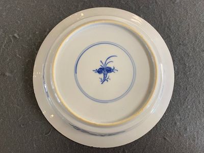 A Chinese blue and white 'two phoenixes and an immortal' plate, Kangxi/Yongzheng — 照片 3